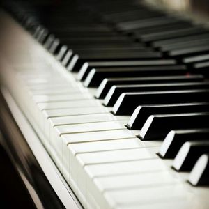 黄色小说妈妈和我爱爱
