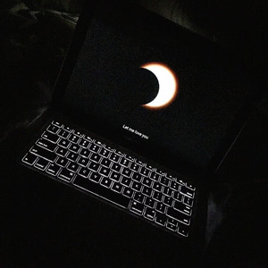 黄色小说妈妈和我爱爱
